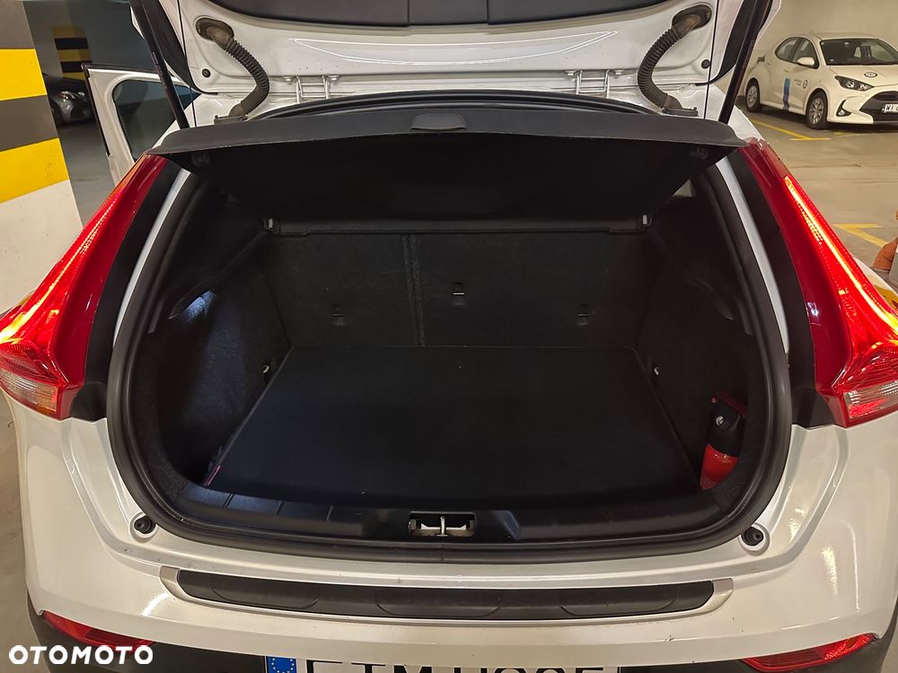 Volvo V40 Cross Country T3 Drive-E Ocean Race - 11