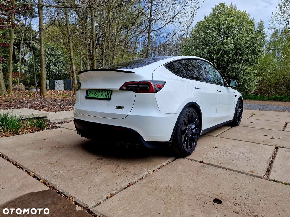 Tesla Model Y Long Range AWD - 13