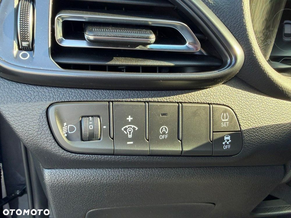 Hyundai i30 1.5 T-GDI 48V-Hybrid DCT N-Line - 28