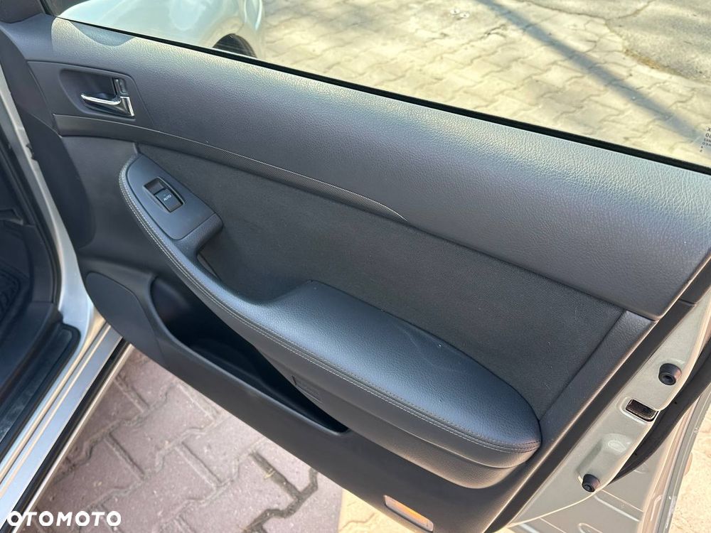 Toyota Avensis 2.0 D-Cat Sol - 9