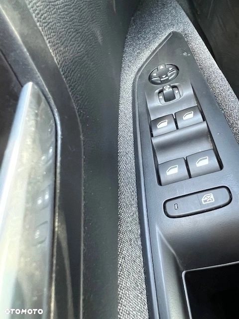 Peugeot 3008 1.5 BlueHDi Active S&S EAT8 - 20