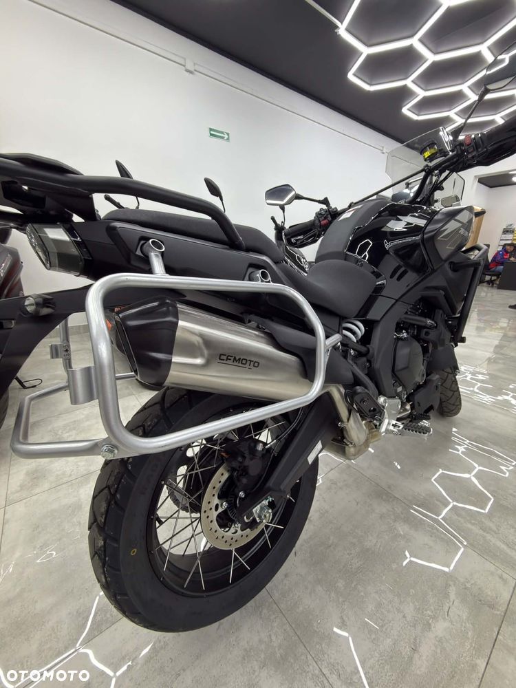 CFMoto MT - 5