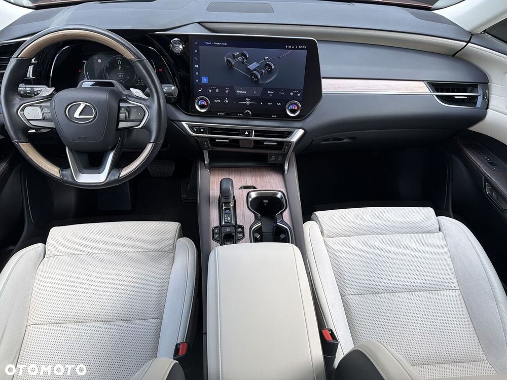 Lexus RX 450h+ Omotenashi - 16
