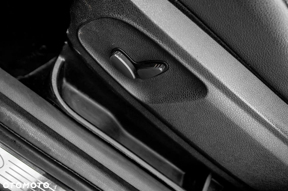 Ford Kuga 2.5 4x4 Titanium - 26