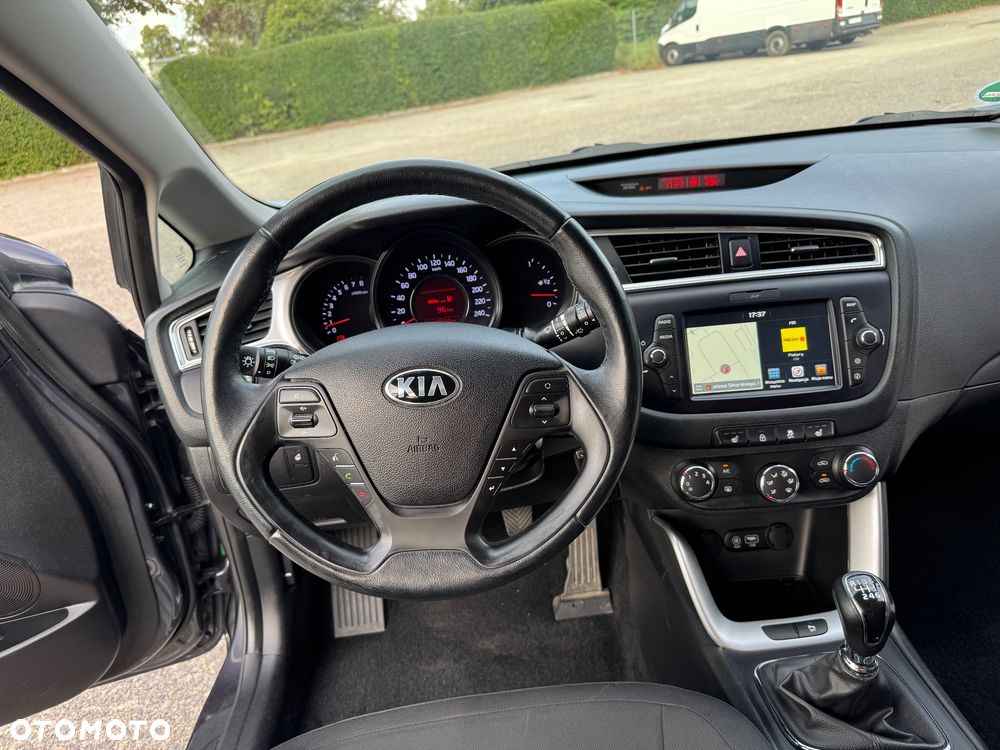 Kia Ceed 1.6 GDI ISG Platinum Edition - 32