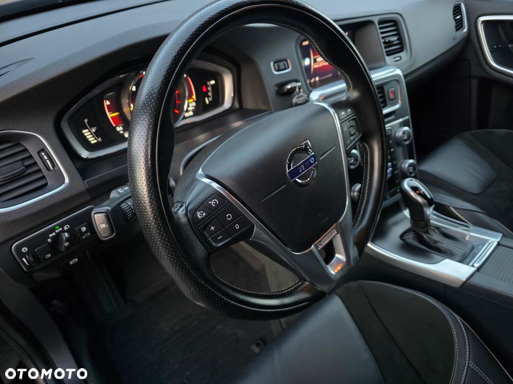 Volvo V60 D3 Geartronic R-Design - 18