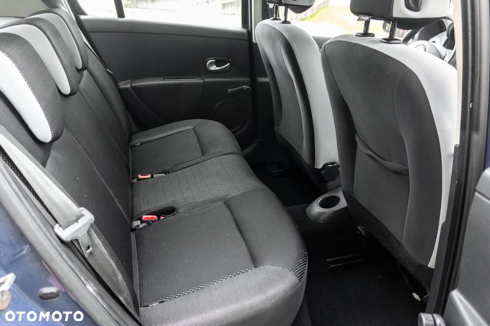 Renault Clio 1.2 16V Arctica - 24