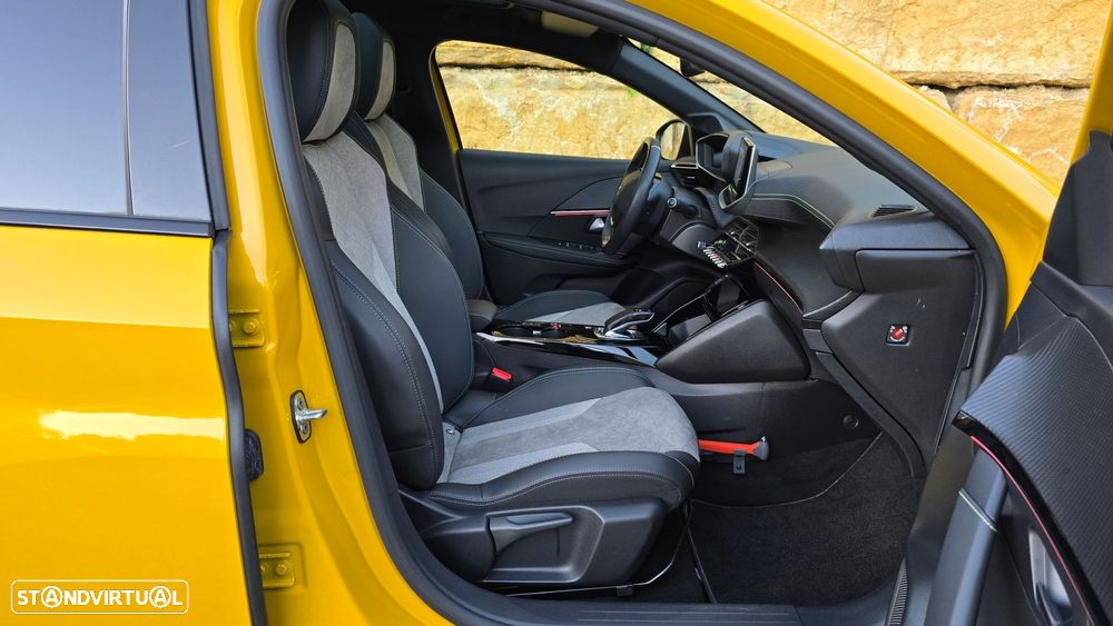Peugeot e-208 GT - 46