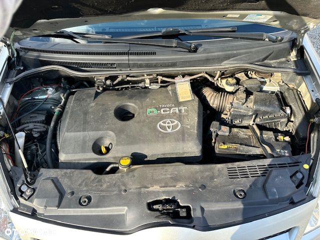 Toyota Corolla Verso 2.2 D-CAT Executive - 17