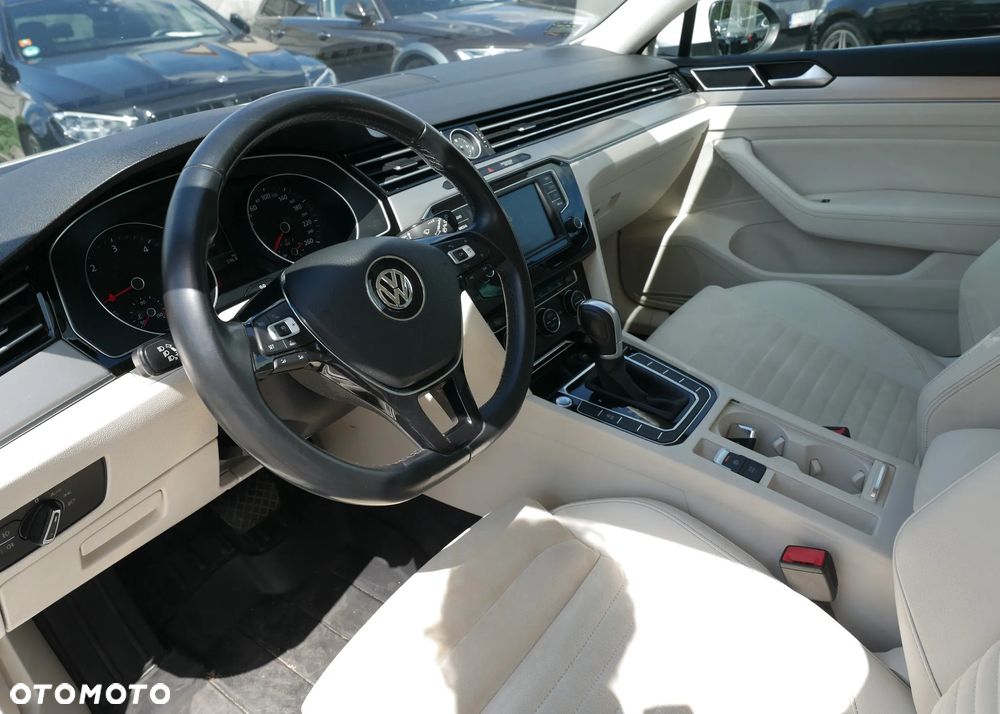 Volkswagen Passat Variant 2.0 TDI SCR DSG Highline - 22