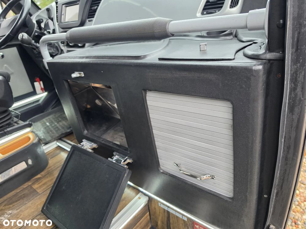Iveco 70C18 - 25