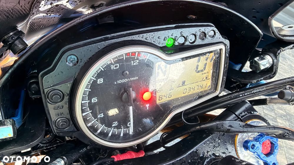 Suzuki GSR - 15