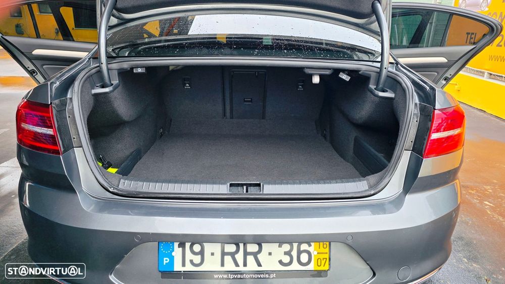 VW Passat 2.0 TDI Highline - 17