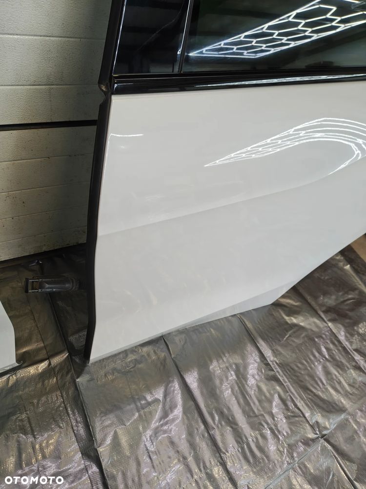 BMW G05 X5  X5M A96 MINERALWEISS  drzwi lewy tył - 3