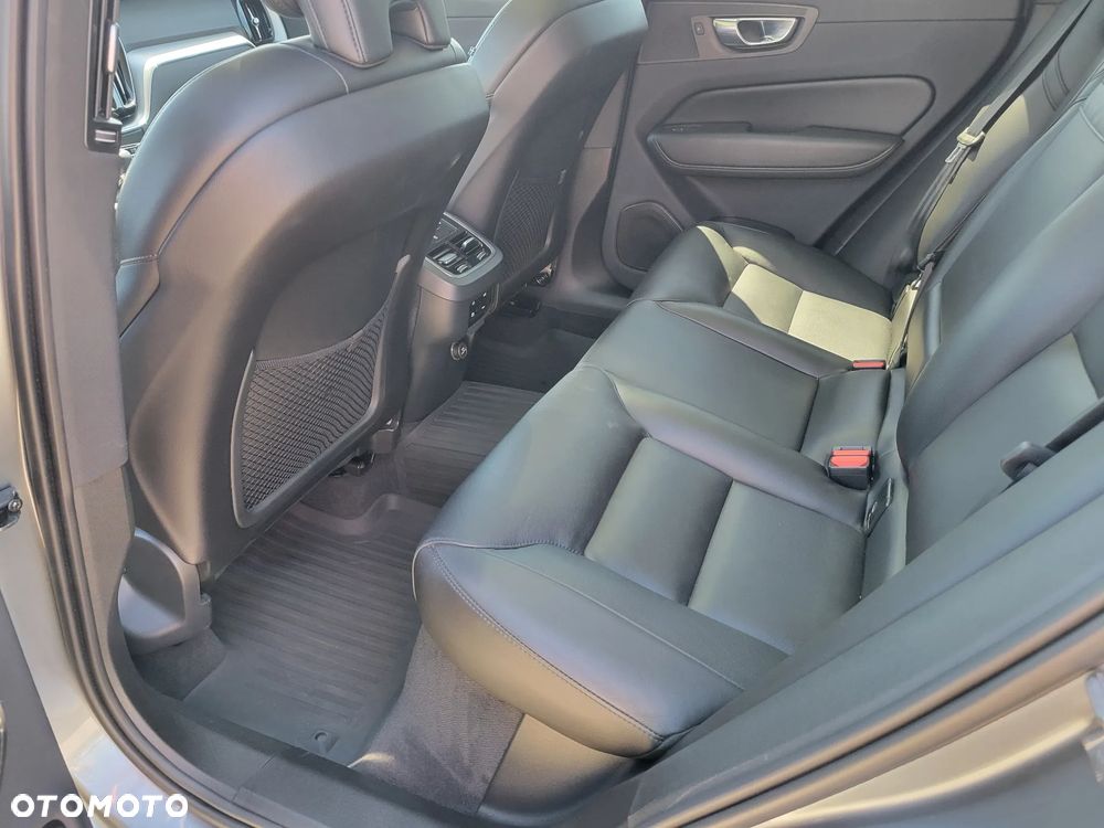 Volvo XC 60 T6 AWD R-Design - 17