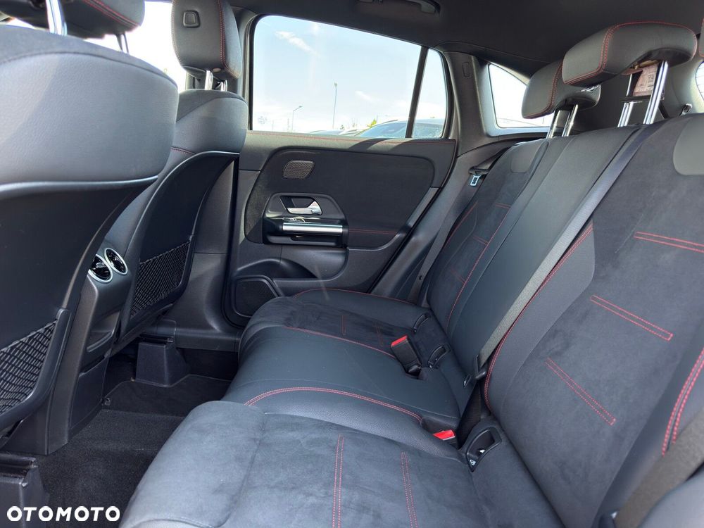 Mercedes-Benz GLA 200 d AMG Line - 32