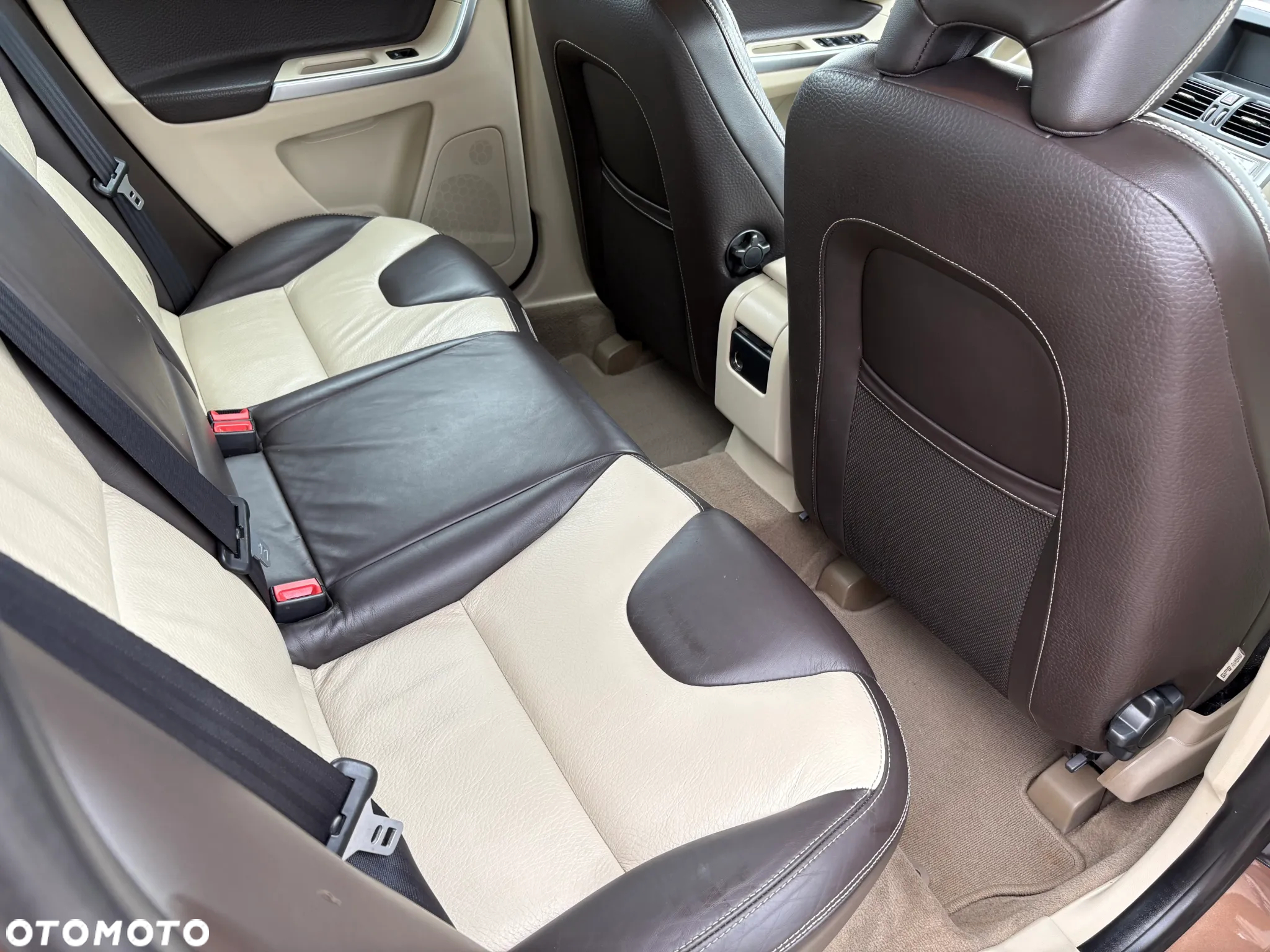 Volvo XC 60 2.4D AWD Momentum - 24