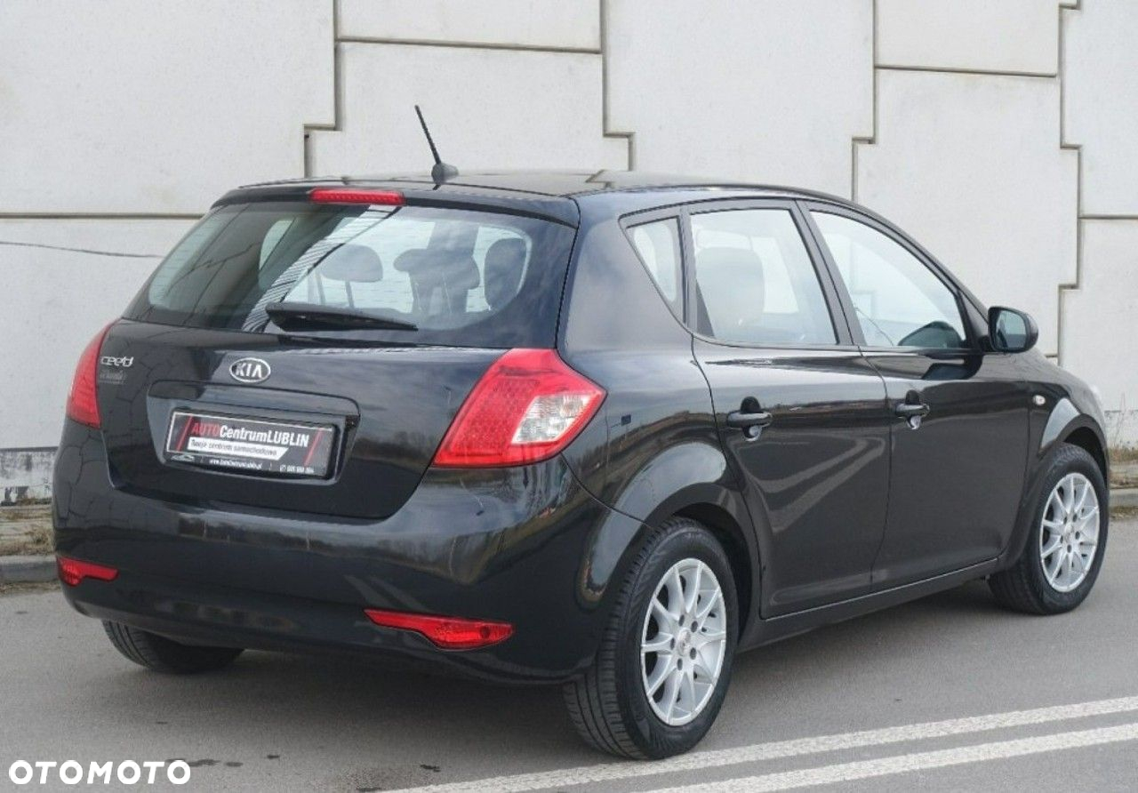 Kia Ceed - 10