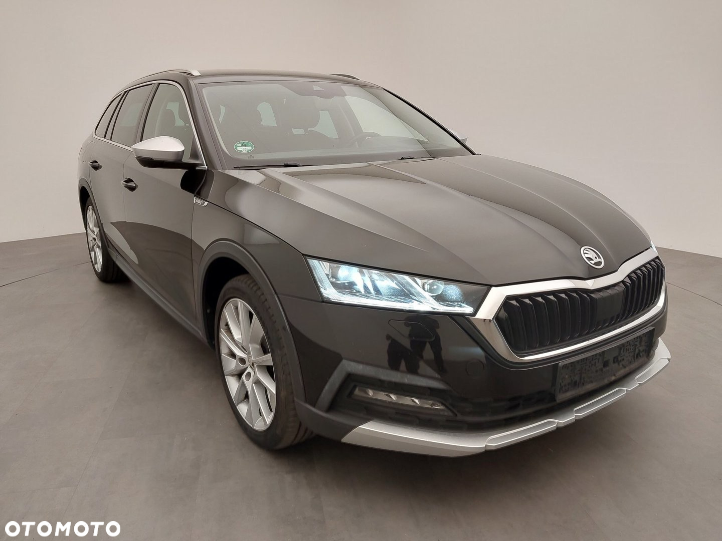 Skoda Octavia Combi 2.0 TDI DSG 4x4 Scout First Edition - 2