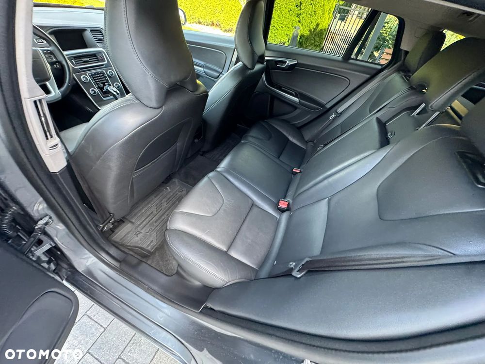 Volvo V60 D2 Geartronic Momentum - 16