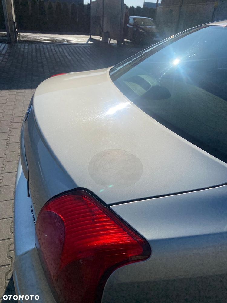 Toyota Avensis 2003 photo 2