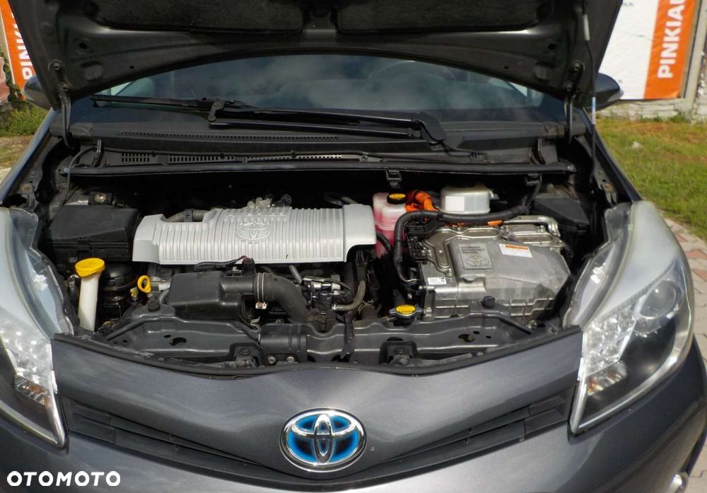 Toyota Yaris Hybrid 100 Dynamic EU6 - 7