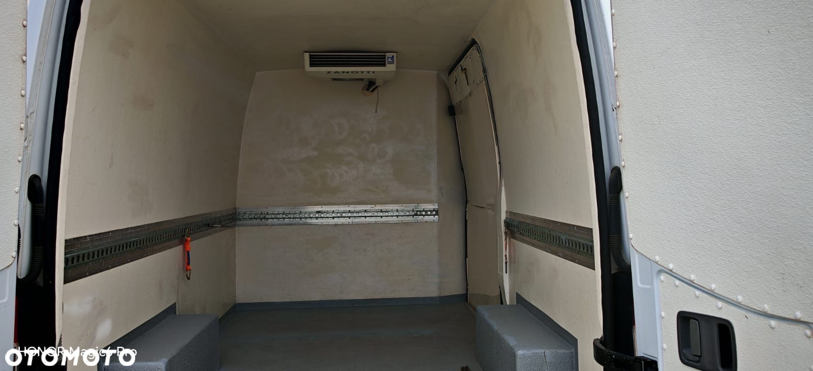 Mercedes-Benz Sprinter - 5