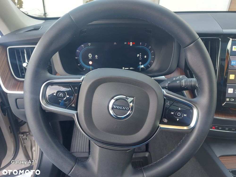 Volvo XC 60 B5 B AWD Plus Dark - 11