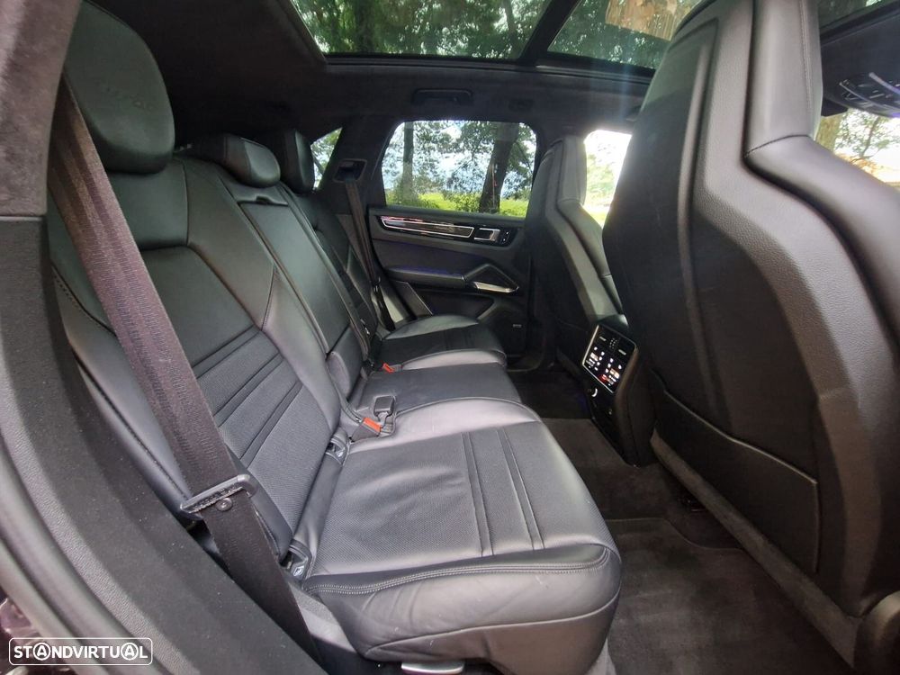 Porsche Cayenne Turbo - 18