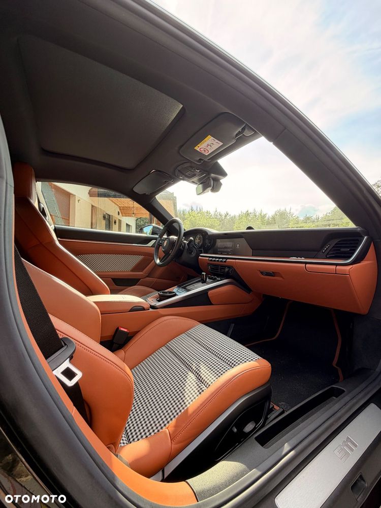 Porsche 911 Carrera 4S - 9