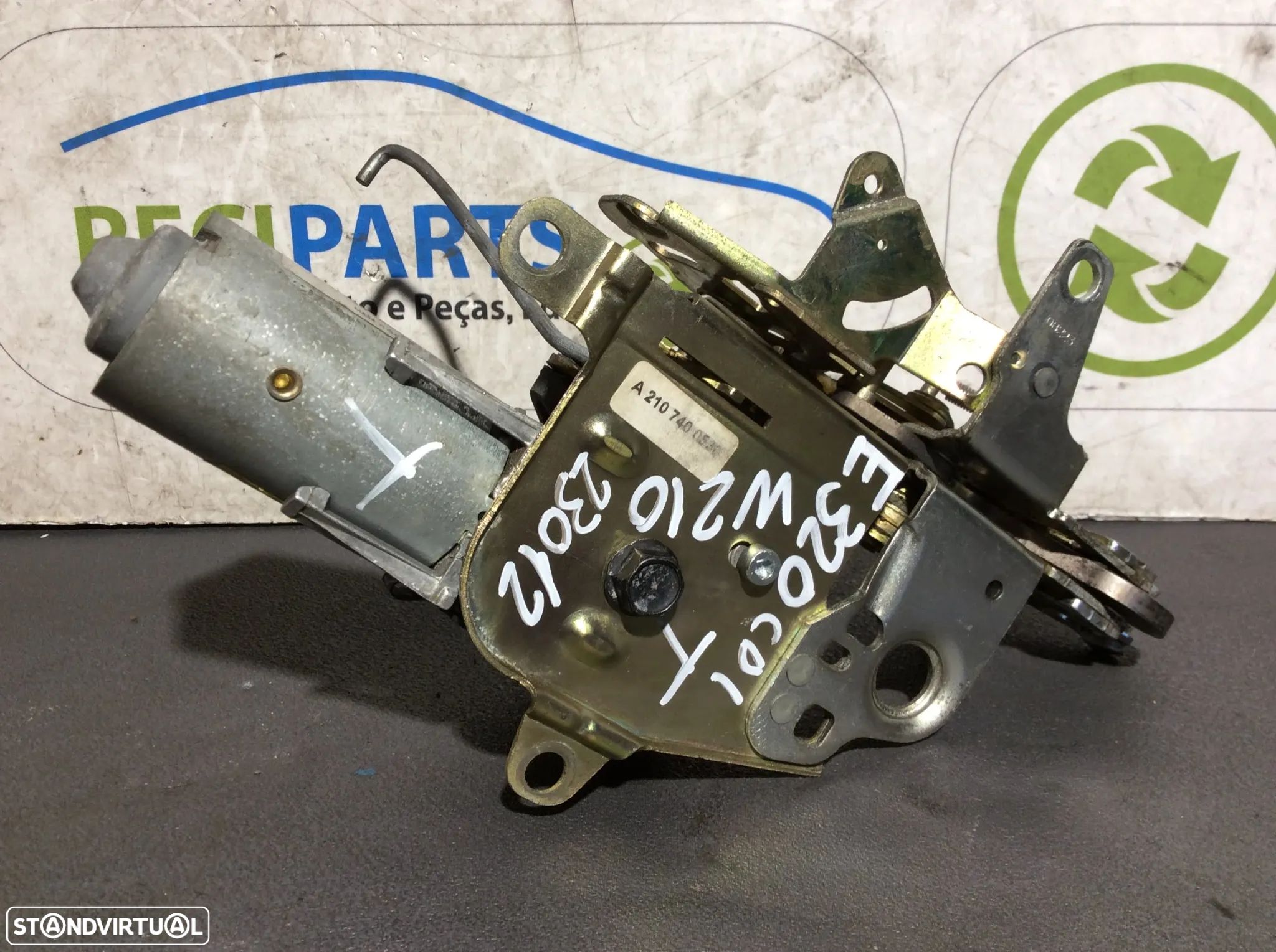 Fecho da Mala Mercedes E 320 CDi 197cv W210 ano 1996 a 2003  A2107400530 - 1