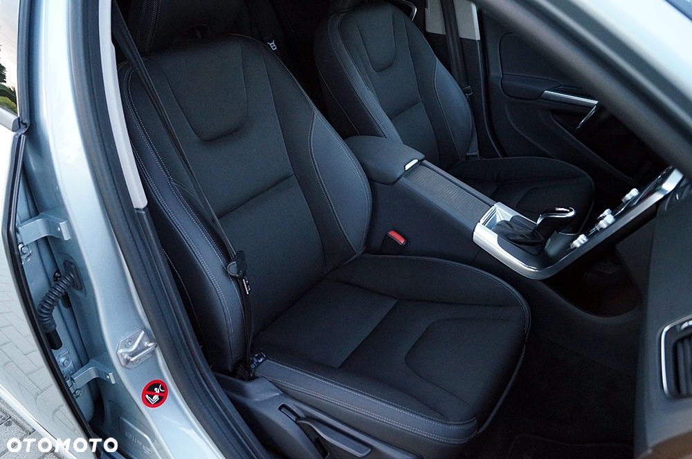 Volvo V60 D4 Geartronic Summum - 25