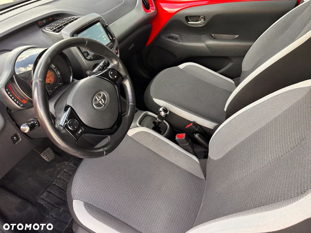 Toyota Aygo x.shift x-play connect - 10