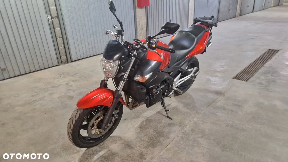 Suzuki GSR - 6