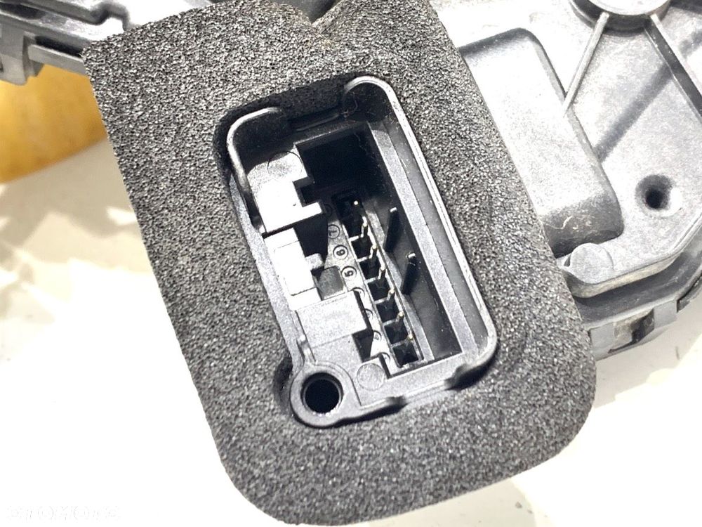 ZAMEK DRZWI LEWY PRZÓD  VW TOURAN (5T1) 2015 - 2022 1.5 TSI 110 kW [150 KM] benzyna 2018 - 2022 - 3