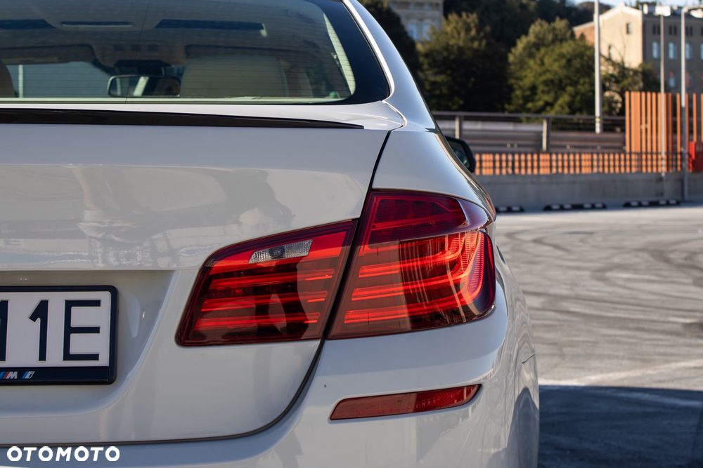 BMW Seria 5 528i xDrive - 15