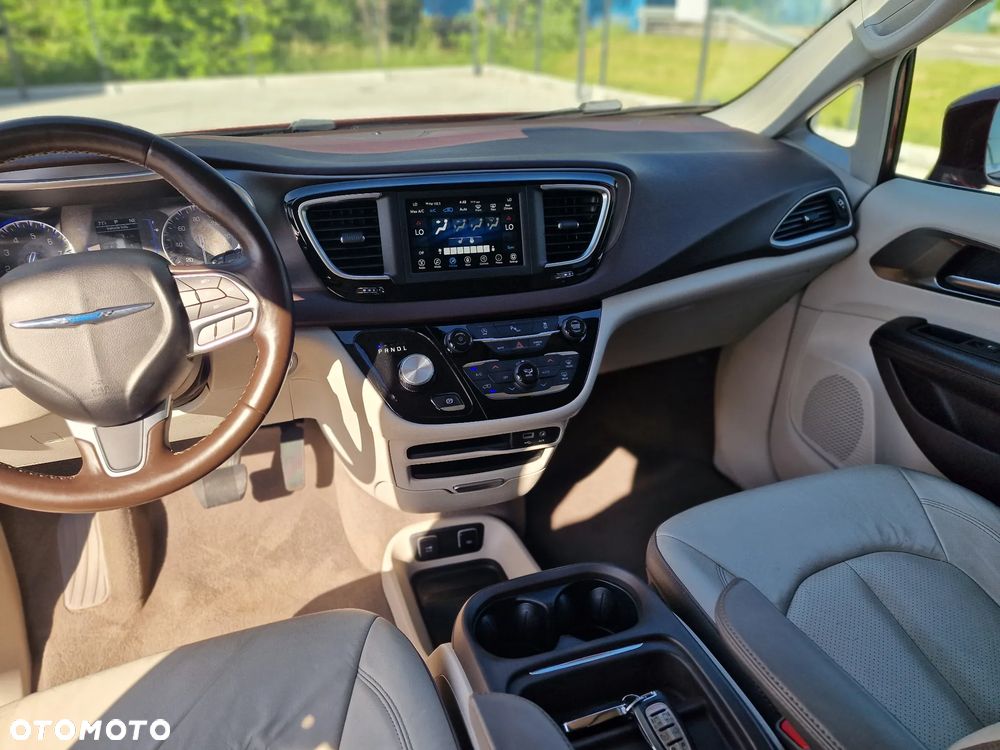 Chrysler Pacifica - 10