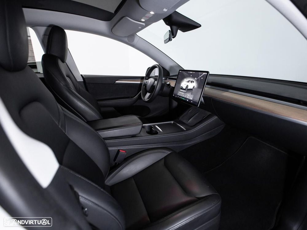 Tesla Model Y Long Range Dual Motor AWD - 11