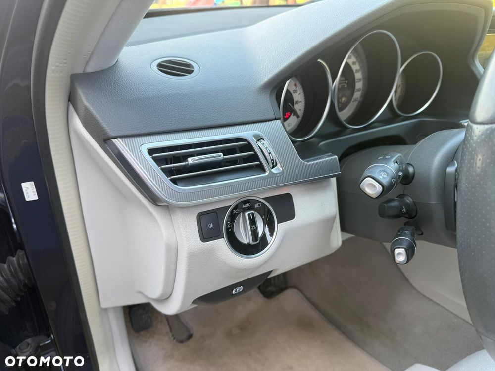 Mercedes-Benz Klasa E 300 BlueTEC 7G-TRONIC - 17