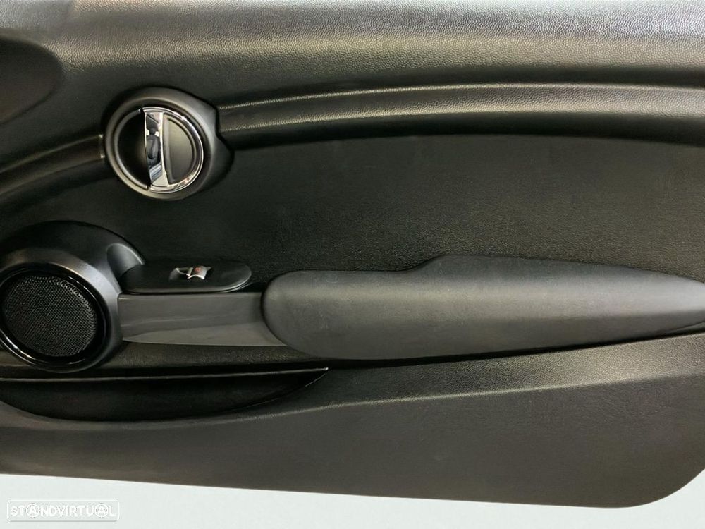 MINI 3 Portas One - 19