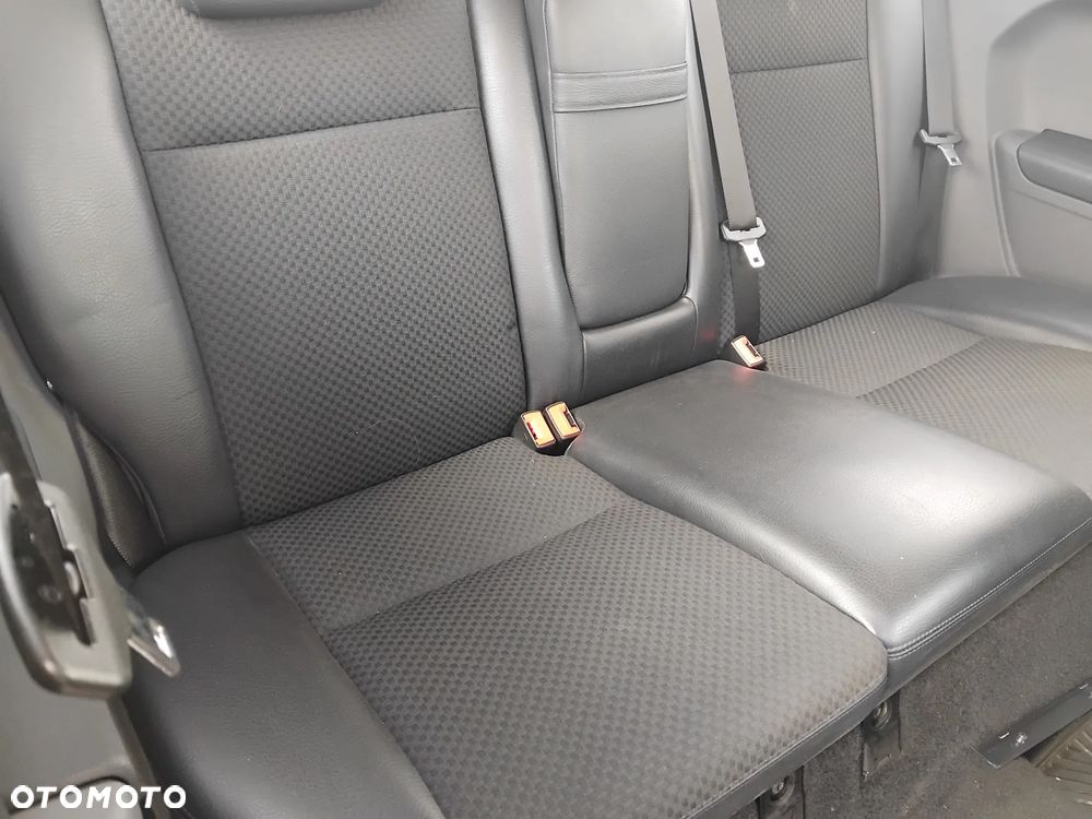 Ford Focus 1.6 16V Trend - 12