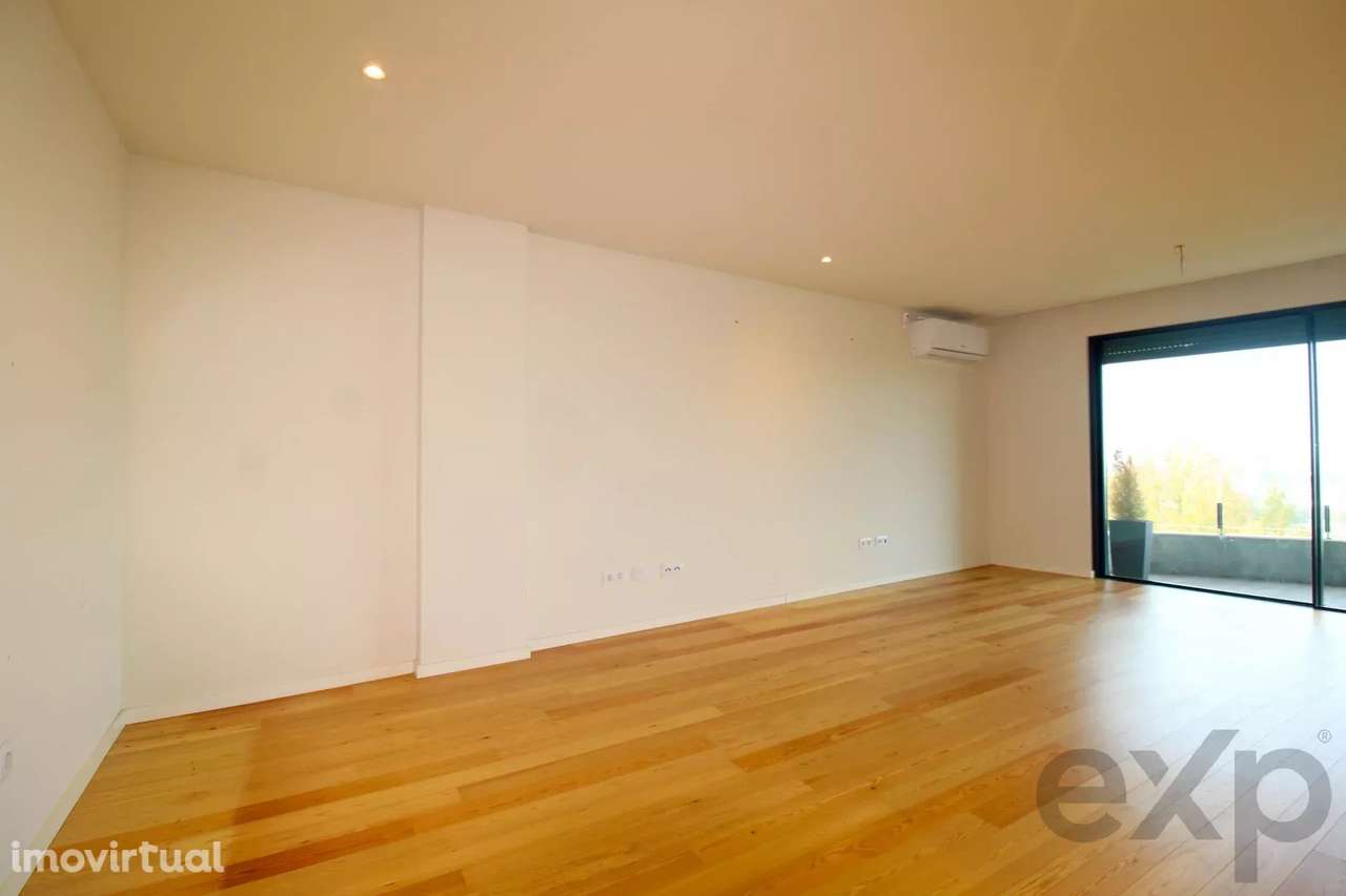 Apartamento T2 no Empreendimento Plaza Dom Henrique – Design Moderno e - Grande imagem: 2/60