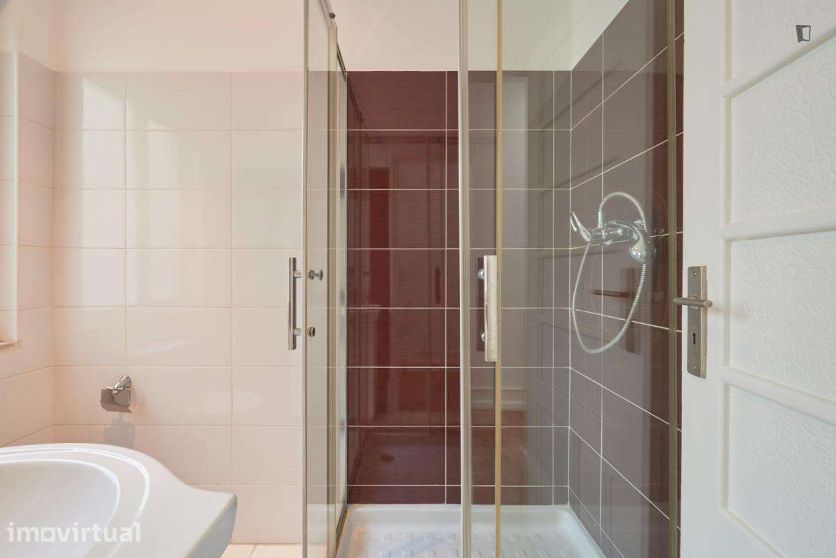 Quarto - localizado em Alameda Lisbon - Grande imagem: 2/26