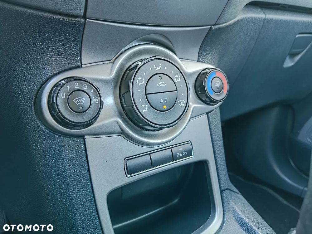 Ford Fiesta 1.25 Celebration - 14