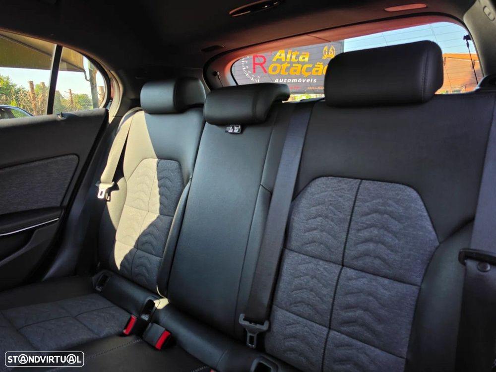 Mercedes-Benz GLA 180 d Aut. - 11
