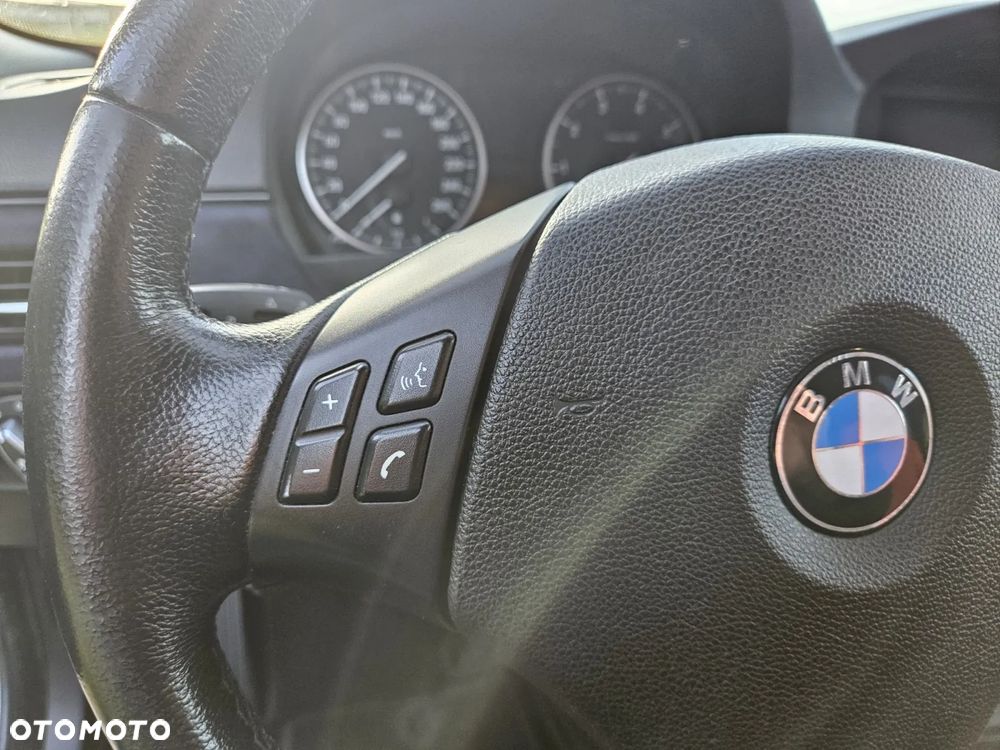 BMW Seria 3 318i - 36