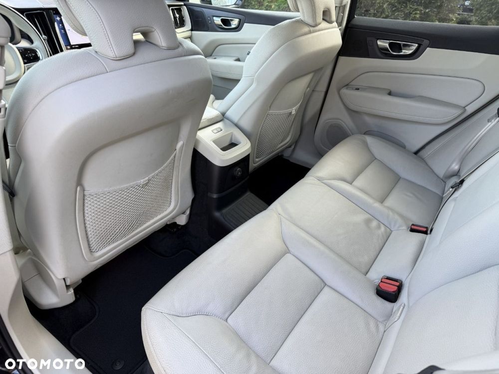 Volvo XC 60 T6 Plug-In Hybrid AWD Inscription - 29