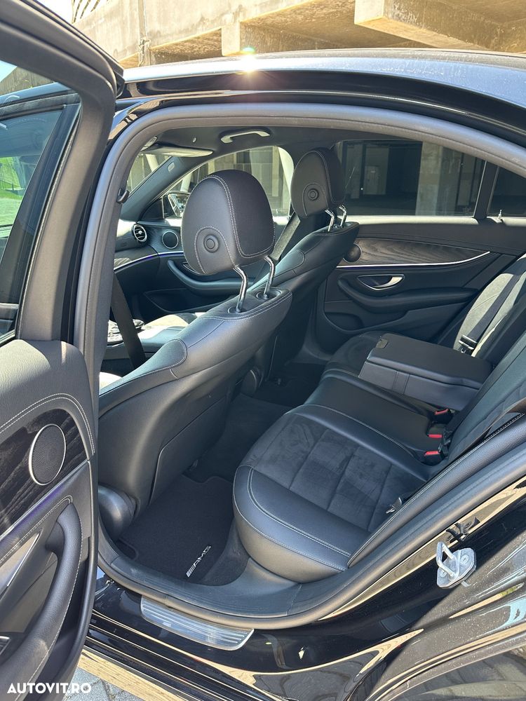 Mercedes-Benz E 200 4MATIC Aut. - 24