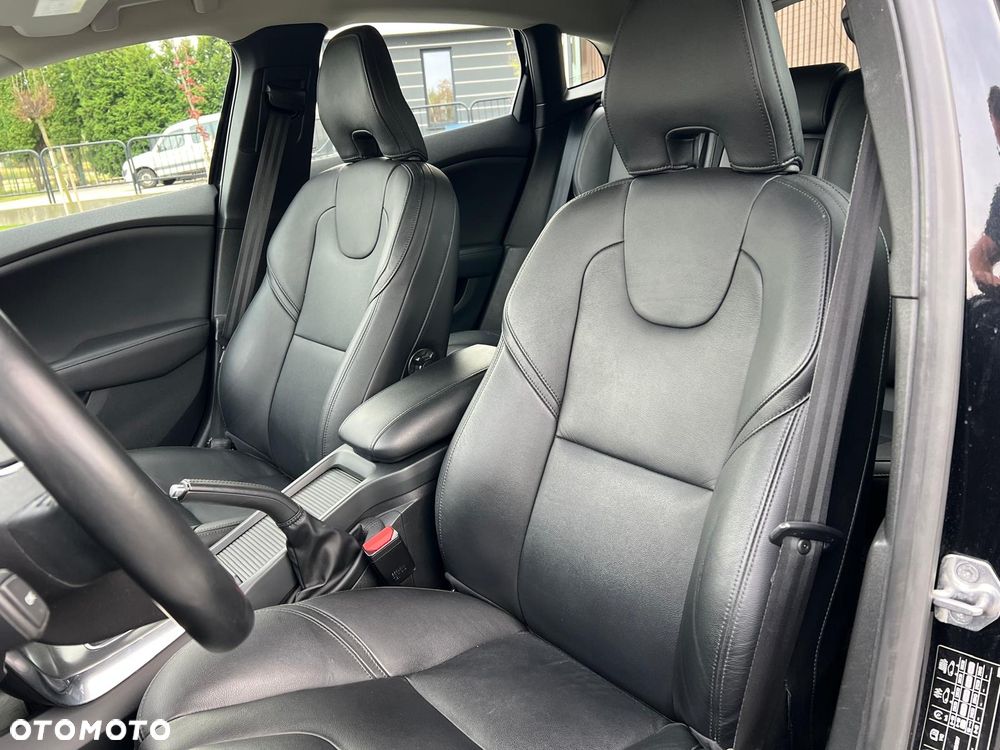 Volvo V40 D4 Geartronic Momentum - 17