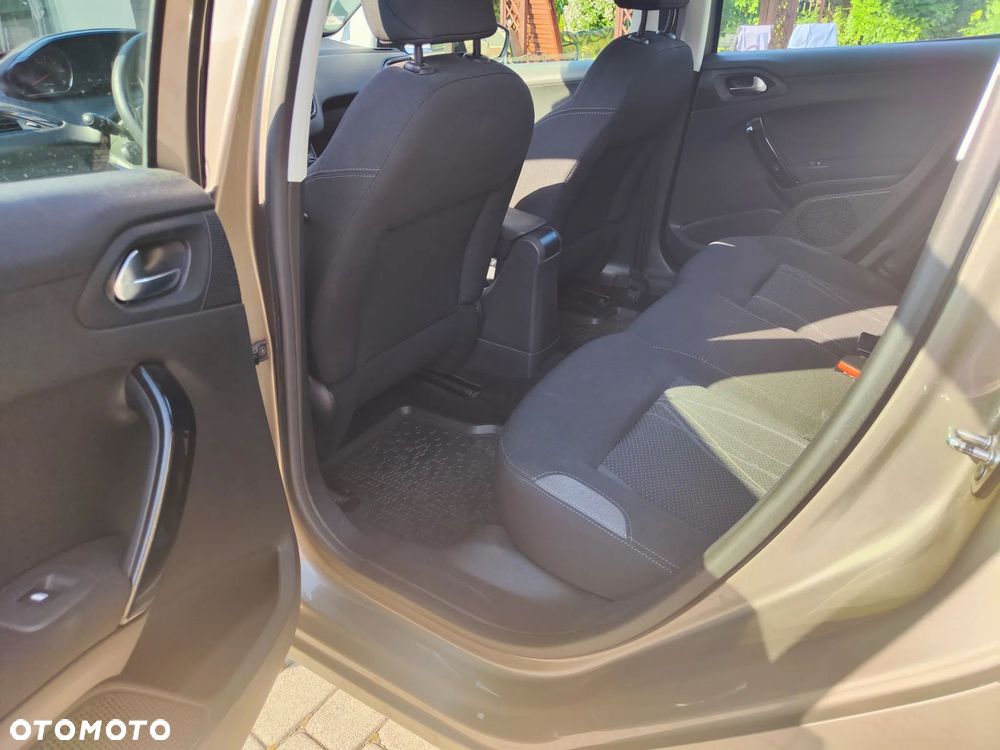 Peugeot 208 1.2 PureTech Active - 12